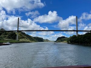 Kreuzfahrt durch den Panama Kanal durch die alten Schleusen
